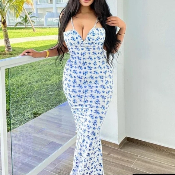 No Label Dresses & Skirts - Elegant Blue‎ Floral Maxi Dress